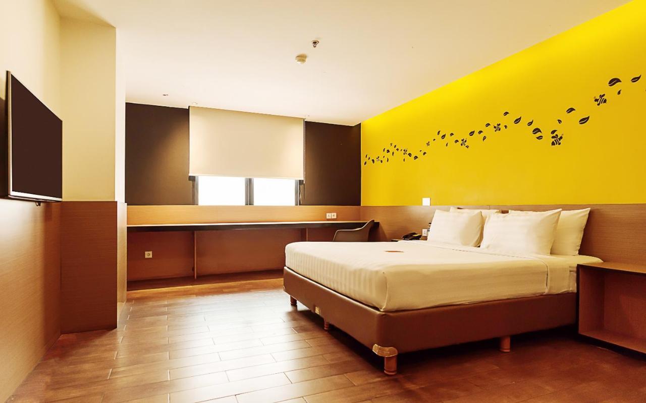 Yellow Bee Tangerang Exteriér fotografie
