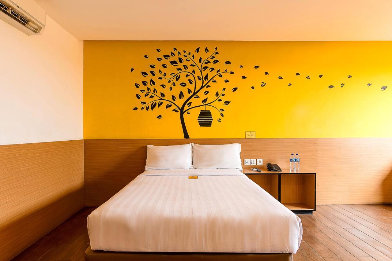 Yellow Bee Tangerang Exteriér fotografie