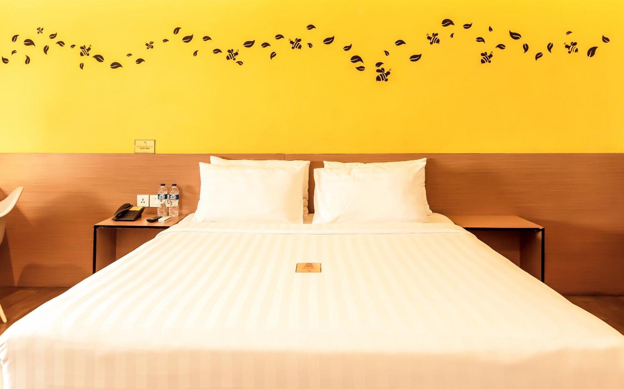 Yellow Bee Tangerang Pokoj fotografie